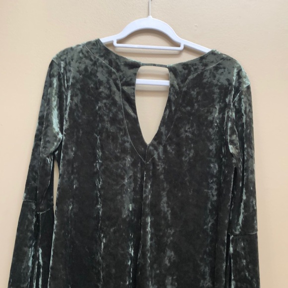 Flare sleeved forest green minidress, velveteen. - Picture 8 of 9